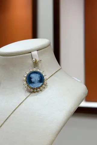 گوشواره کامئو مشکي دور مرواريد